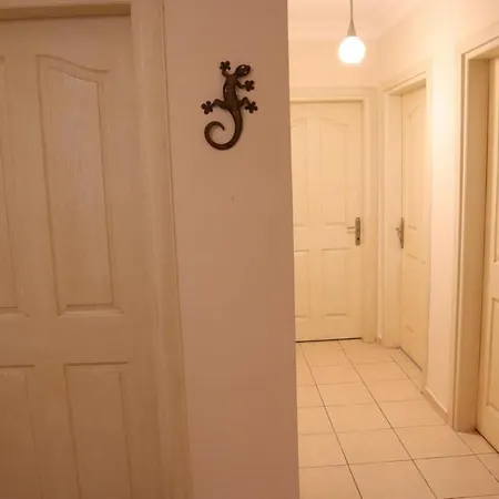 Cheerful 4 Bed With Pool 5 Mints 2