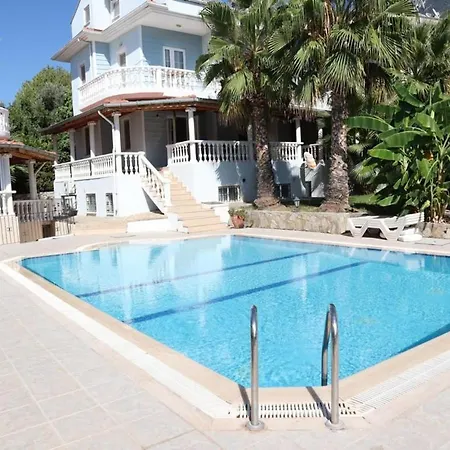 Cheerful 4 Bed With Pool 5 Mints 2