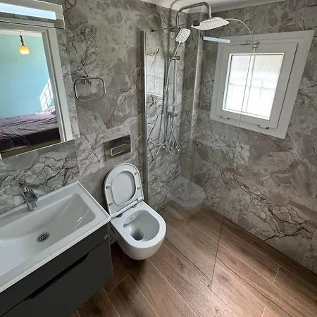 Cheerful 4 Bed With Pool 5 Mints 2 Prázdninový dům