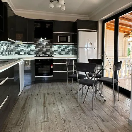 Prázdninový dům Cheerful 4 Bed With Pool 5 Mints 2 *